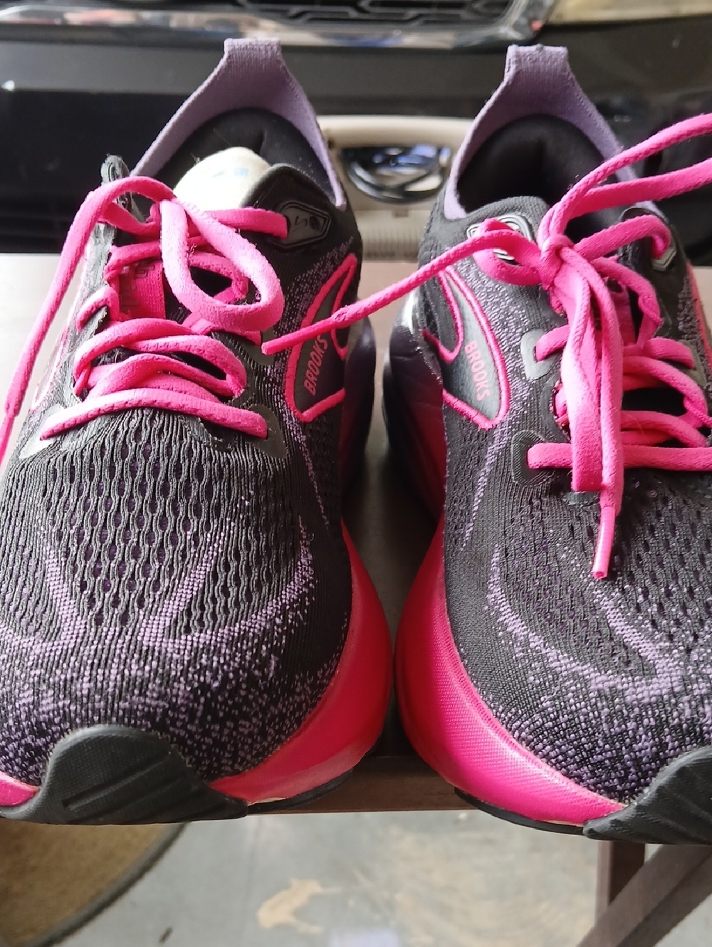Women’s Brooks, Black And Pink-8.5